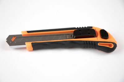Cutter plastique gm ref: r1010343 // 03 lames - s/c (12 pcs) ** NTB