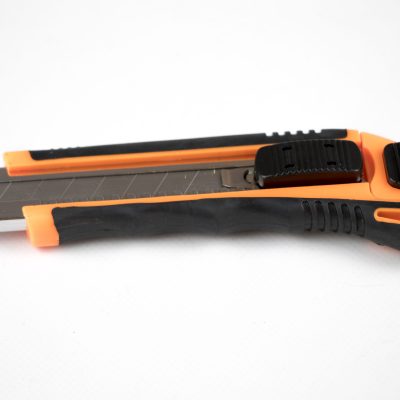 Cutter plastique gm ref: r1010343 // 03 lames - s/c (12 pcs) ** NTB
