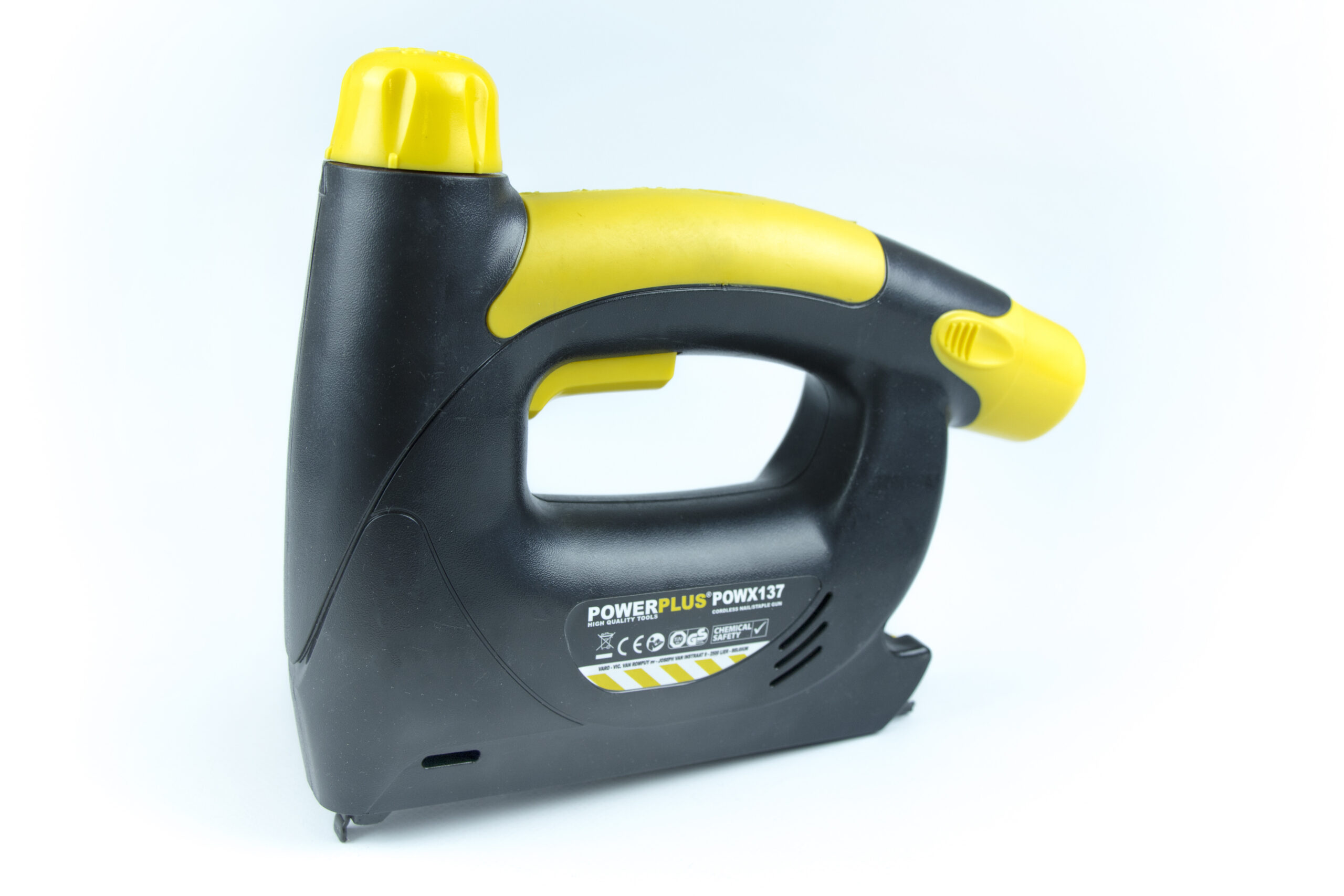 Agrafeuse et cloueuse a batterie 6-14mm*15m ref: x137 *