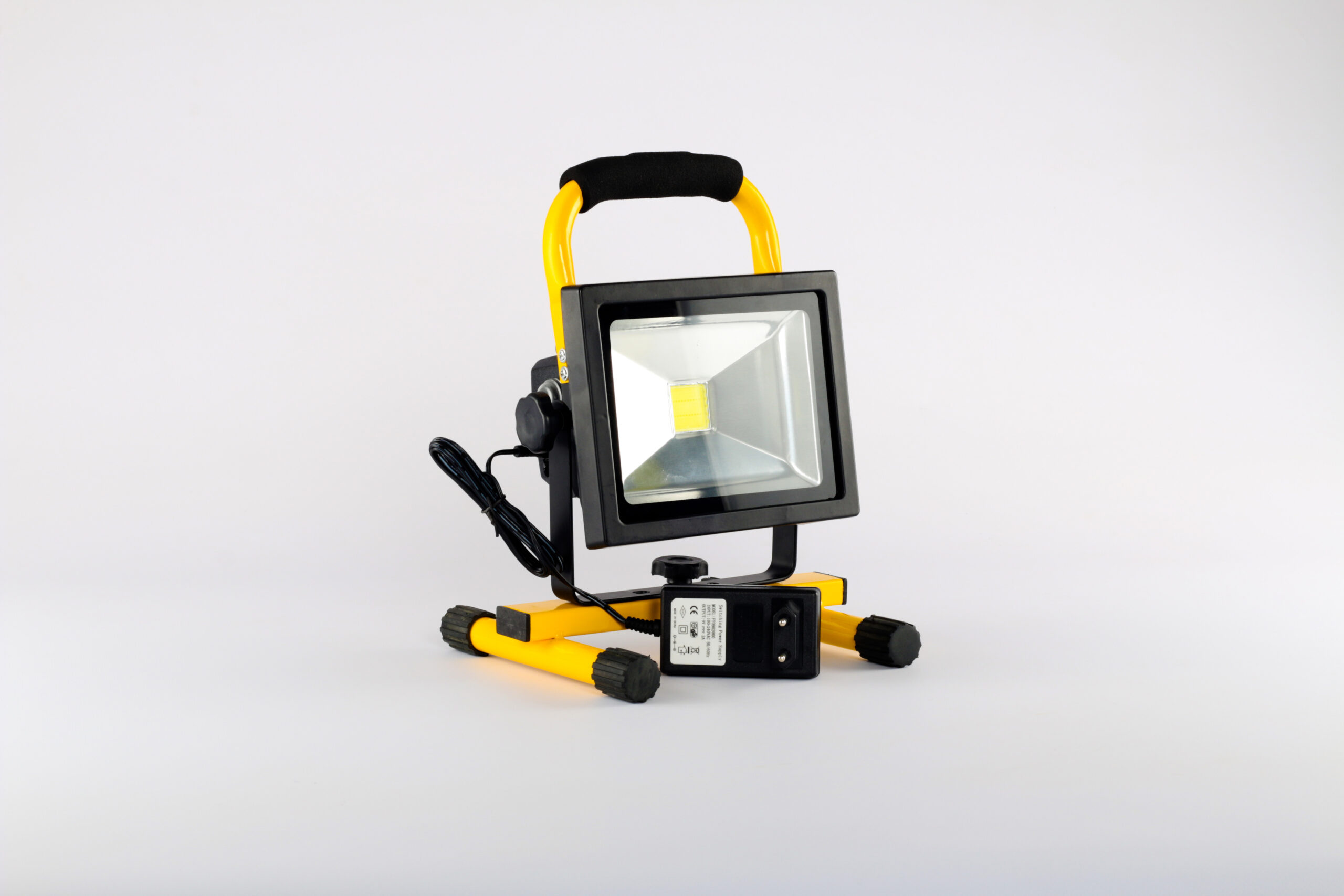 Projecteur a led 20 w jaune rechargable ref: powli236 ** POWER PLUS
