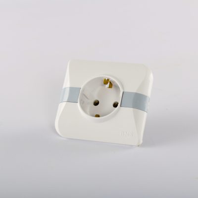 Prise avec terre economique (b/10pcs) ** BMS