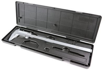 Pied a coulisse 0-300 sur boite plastique noir ** FINDER
